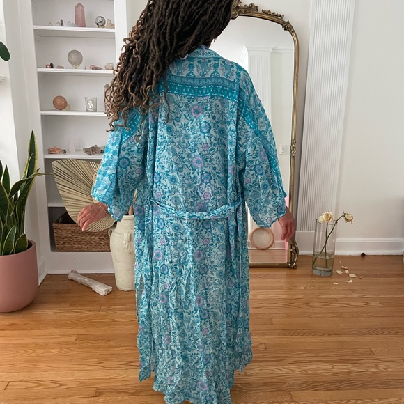 Spell & The Gypsy blue flower kimono rob size S/M - Picture 3 of 3